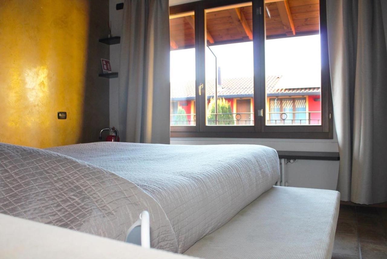 Bergamo Easy Airport Sleep&Fly Parking Leilighet Eksteriør bilde