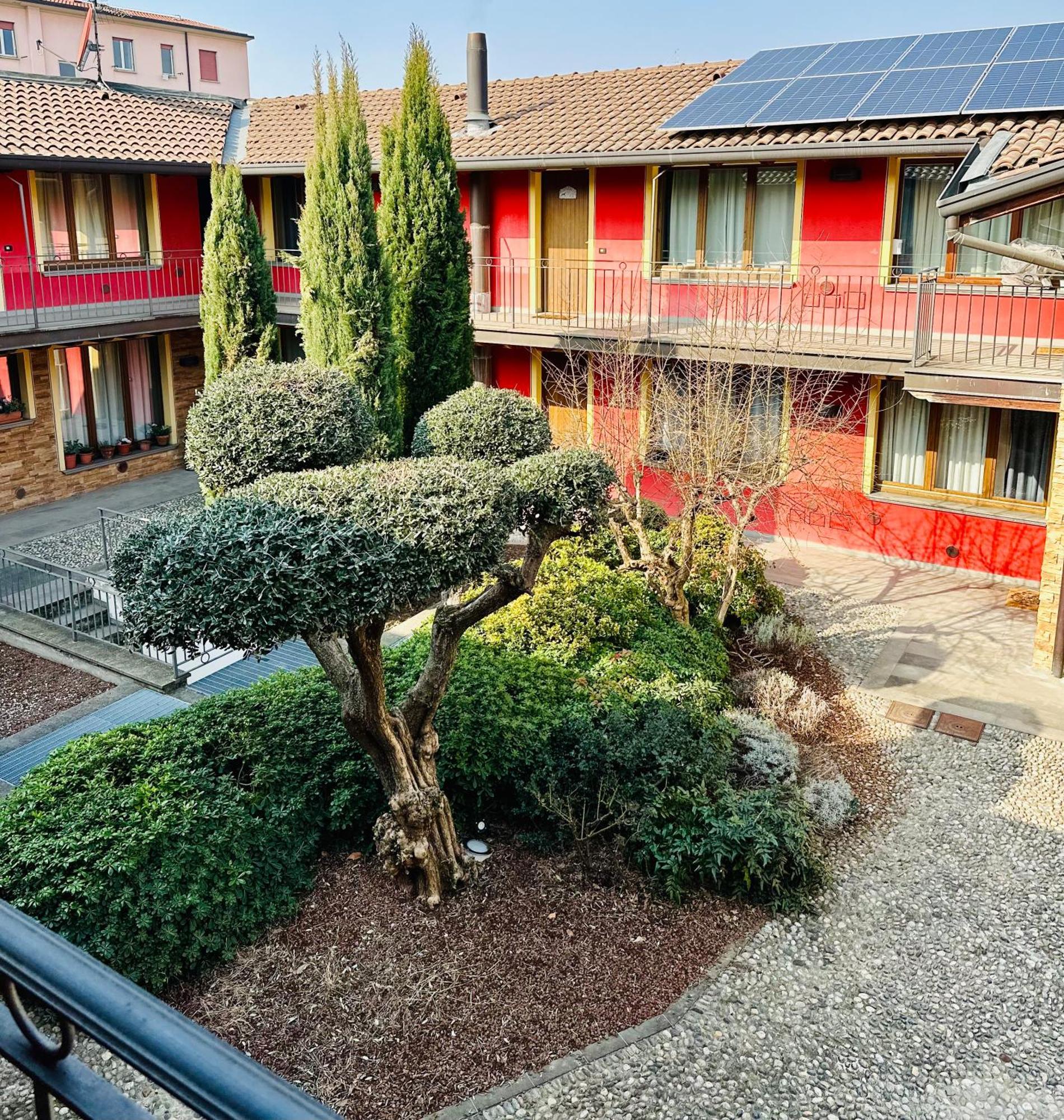Bergamo Easy Airport Sleep&Fly Parking Leilighet Eksteriør bilde